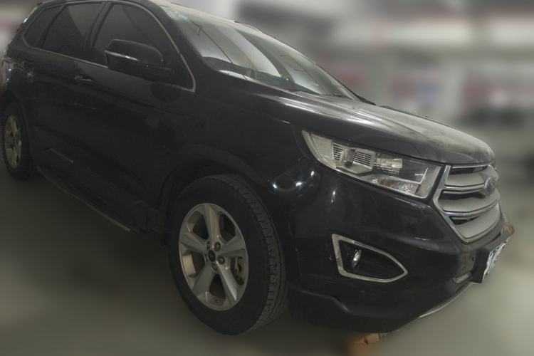 Used Ford Edge 2016 EcoBoost 245 Two-Wheel-Drive Titanium 5-Seater Front Right 45 Deg