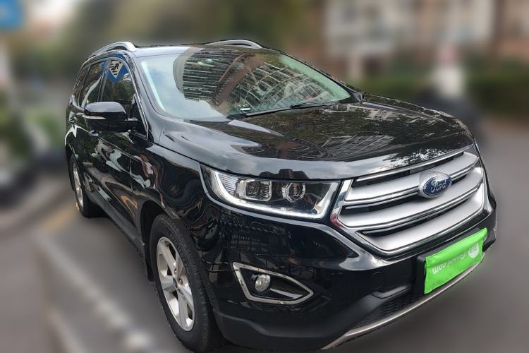Used Ford Edge 2016 EcoBoost 245 Two-Wheel-Drive Titanium 5-Seater Front Right 45 Deg