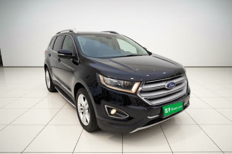 Used Ford Edge 2016 EcoBoost 245 Two-Wheel-Drive Titanium 7-Seater Front Right 45 Deg