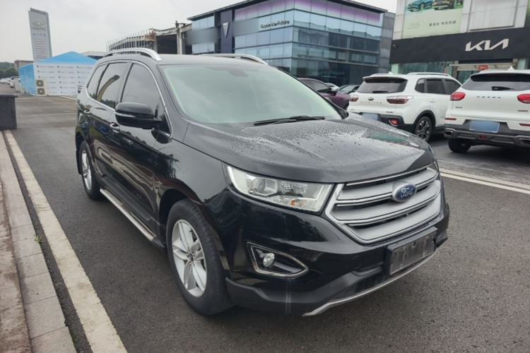 Used Ford Edge 2016 EcoBoost 245 Two-Wheel-Drive Platinum Edition 7-Seater Front Right 45 Deg