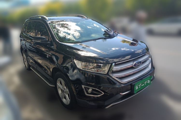Used Ford Edge 2016 EcoBoost 245 Two-Wheel-Drive Titanium 5-Seater Front Right 45 Deg