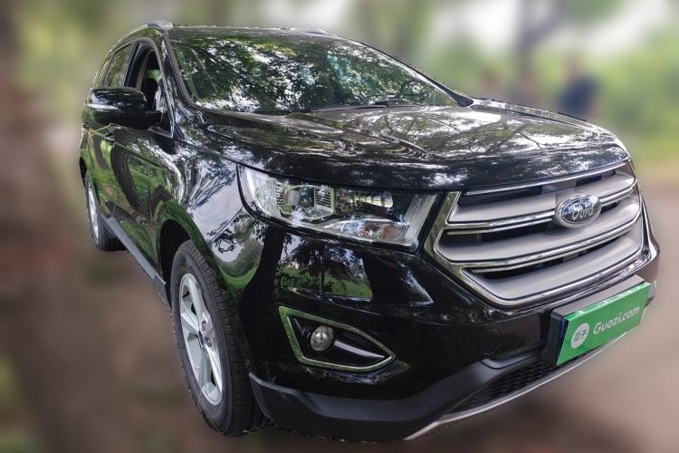 Used Ford Edge 2016 EcoBoost 245 Two-Wheel-Drive Titanium 5-Seater Front Right 45 Deg