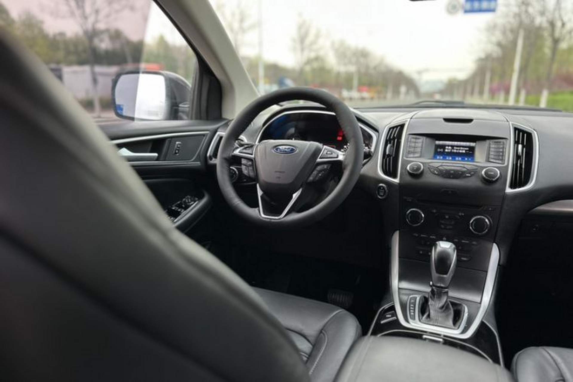 Used Ford Edge 2016 EcoBoost 245 Two-Wheel-Drive Platinum Edition 7-Seater Gear Lever
