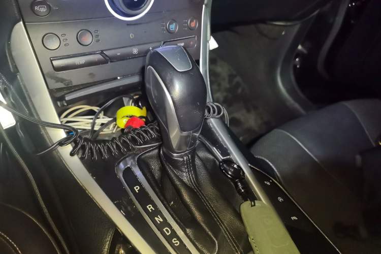 Used Ford Edge 2016 EcoBoost 245 Four-Wheel Drive Titanium 7-Seater Gear Lever
