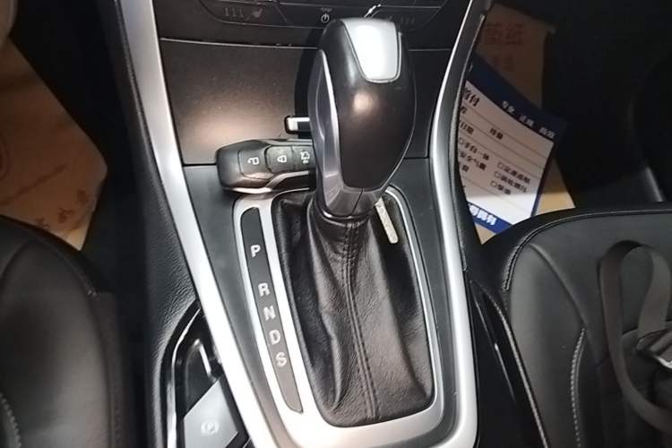 Used Ford Edge 2016 EcoBoost 245 Four-Wheel Drive Titanium Edition 7-Seater Gear Lever