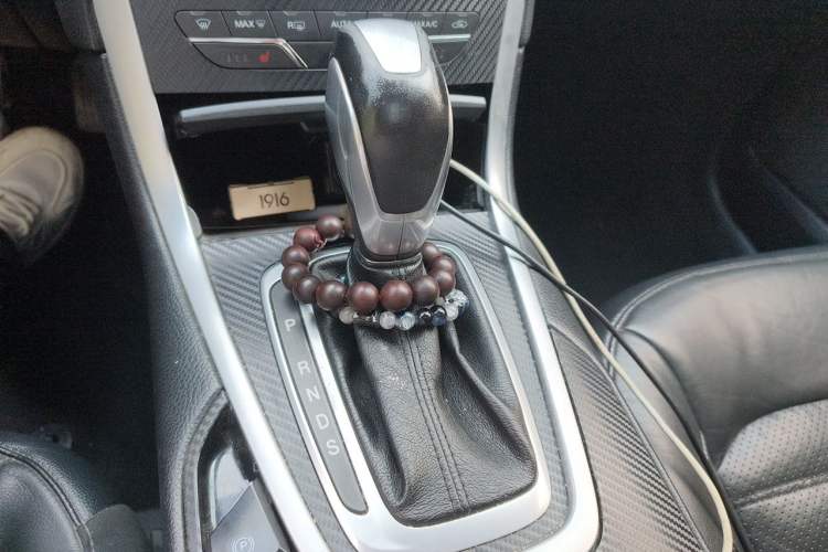 Used Ford Edge 2016 EcoBoost 245 Two-Wheel-Drive Titanium 7-Seater Gear Lever