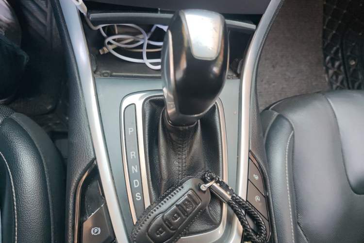 Used Ford Edge 2016 EcoBoost 245 Four-Wheel Drive Titanium 7-Seater Gear Lever