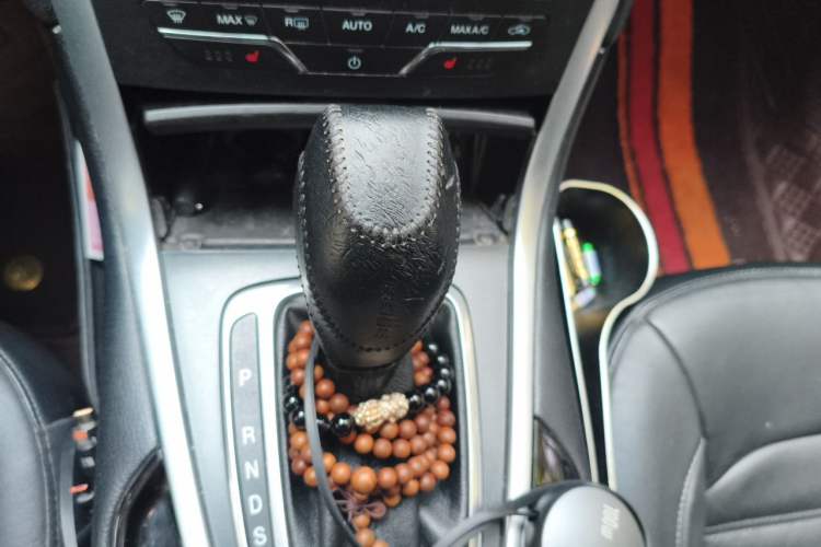 Used Ford Edge 2016 EcoBoost 245 Four-Wheel Drive Titanium Edition 7-Seater Gear Lever