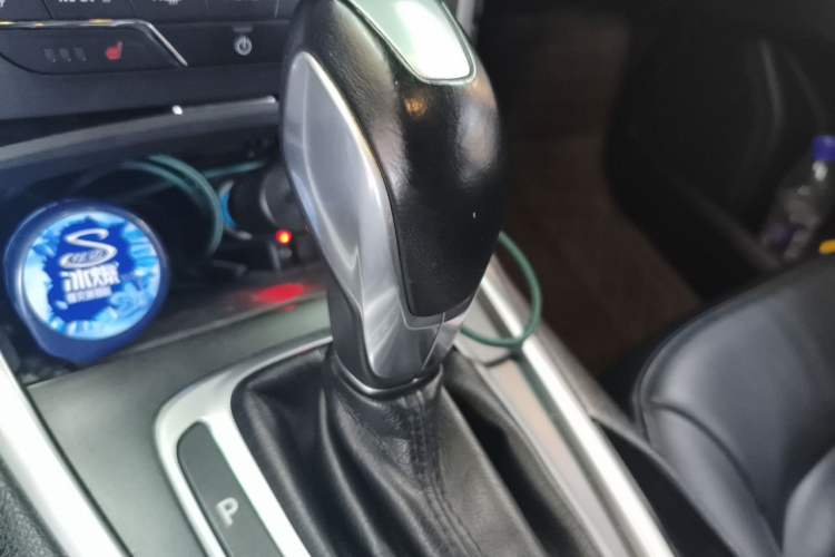 Used Ford Edge 2016 EcoBoost 245 Two-Wheel-Drive Titanium 7-Seater Gear Lever