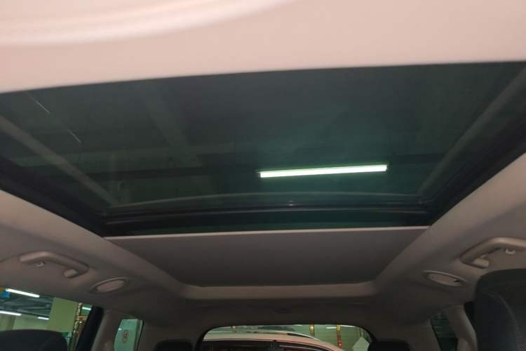 Used Ford Edge 2016 EcoBoost 245 Four-Wheel Drive Titanium Edition 7-Seater Headliner