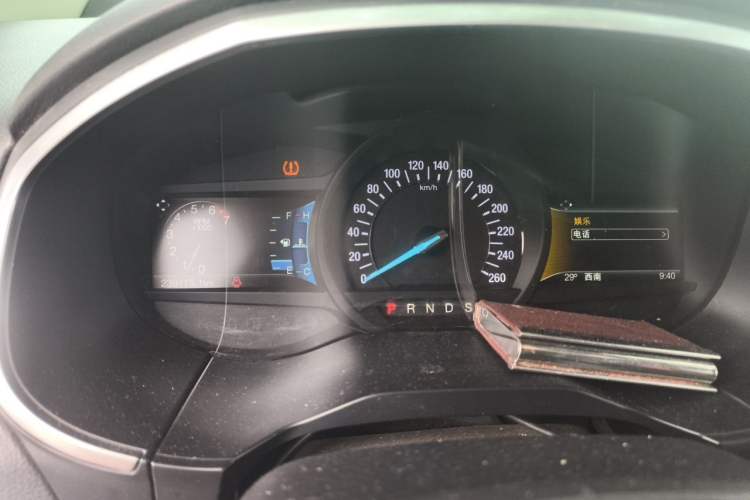 Used Ford Edge 2016 EcoBoost 245 Two-Wheel-Drive Titanium 7-Seater Instrument Cluster