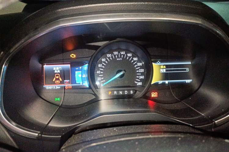 Used Ford Edge 2016 EcoBoost 245 Two-Wheel-Drive Titanium 7-Seater Instrument Cluster