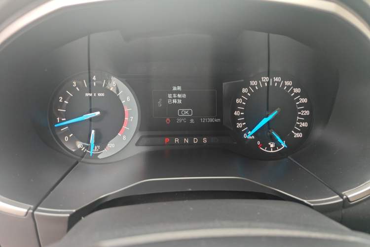 Used Ford Edge 2016 EcoBoost 245 Two-Wheel-Drive Titanium 5-Seater Instrument Cluster