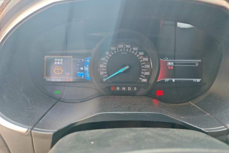Used Ford Edge 2016 EcoBoost 245 Two-Wheel-Drive Titanium 7-Seater Instrument Cluster