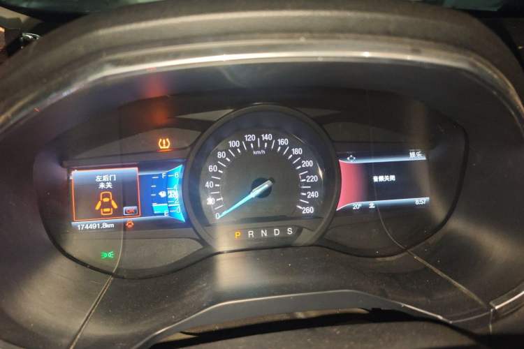 Used Ford Edge 2016 EcoBoost 245 Two-Wheel-Drive Titanium 7-Seater Instrument Cluster