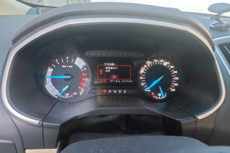Used Ford Edge 2016 EcoBoost 245 Two-Wheel-Drive Titanium 5-Seater Instrument Cluster