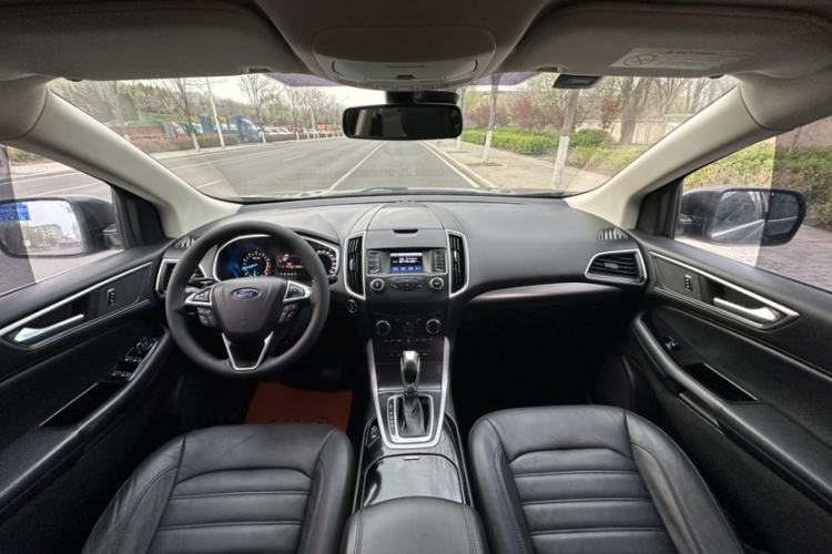 Used Ford Edge 2016 EcoBoost 245 Two-Wheel-Drive Platinum Edition 7-Seater Interior 1
