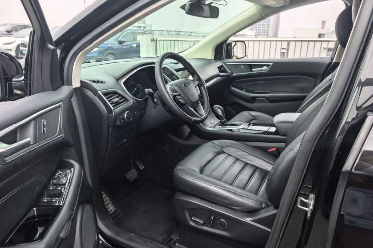 Used Ford Edge 2016 EcoBoost 245 Two-Wheel-Drive Titanium 7-Seater Interior 1