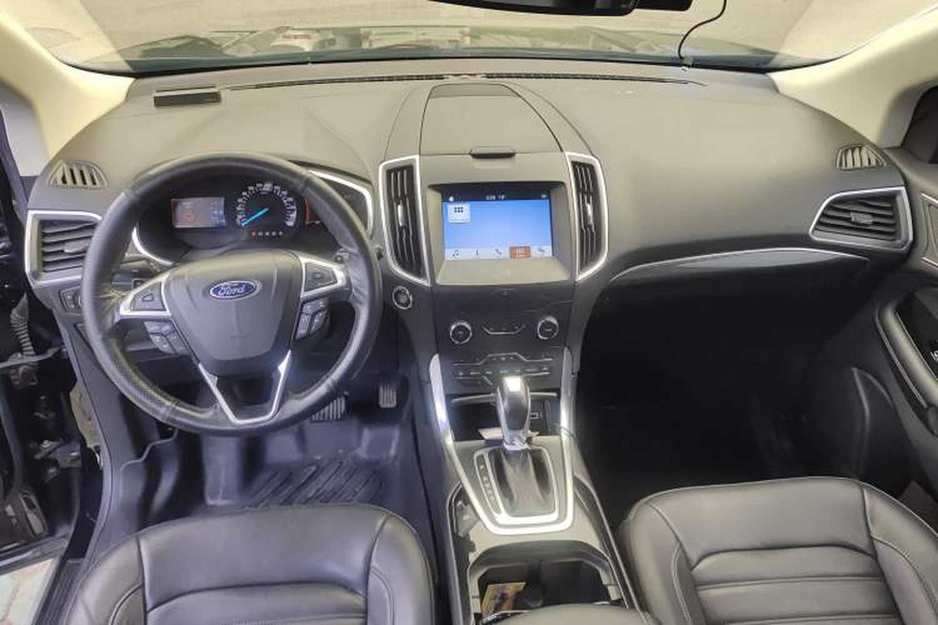 Used Ford Edge 2016 EcoBoost 245 Two-Wheel-Drive Titanium 7-Seater Interior 2