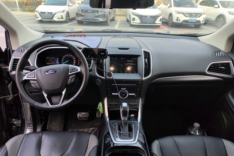 Used Ford Edge 2016 EcoBoost 330 V6 Four-Wheel Drive Sporty 7-Seater Interior 2
