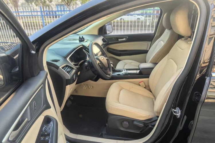 Used Ford Edge 2016 EcoBoost 245 Two-Wheel-Drive Titanium 5-Seater Interior 2