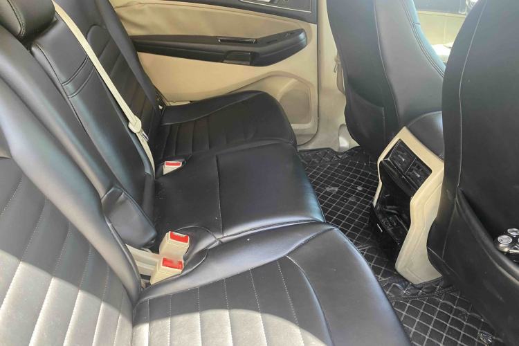 Used Ford Edge 2016 EcoBoost 245 Two-Wheel-Drive Titanium 5-Seater Interior 2