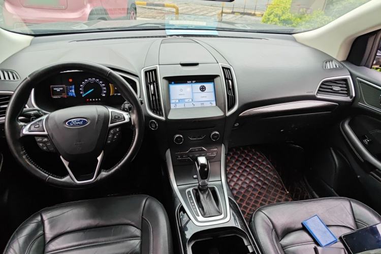 Used Ford Edge 2016 EcoBoost 245 Two-Wheel-Drive Titanium 7-Seater Interior 2