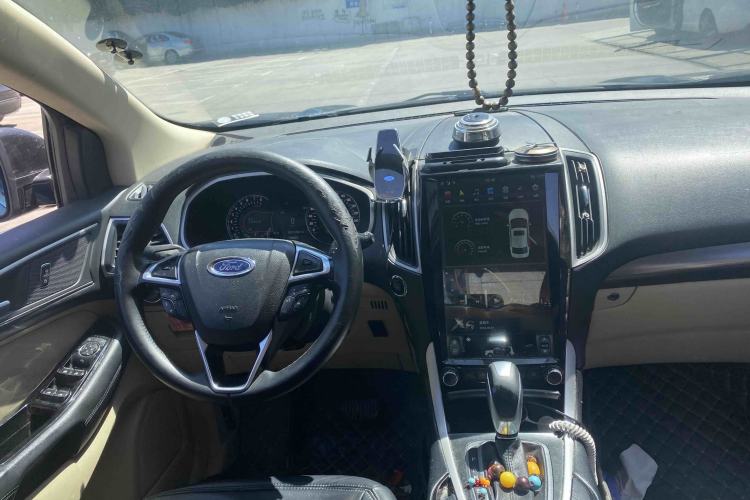 Used Ford Edge 2016 EcoBoost 245 Two-Wheel-Drive Titanium 5-Seater Interior 3
