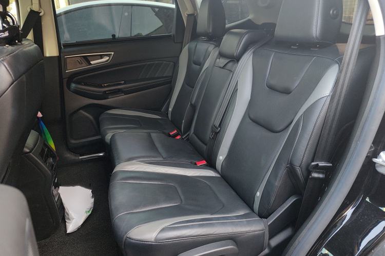Used Ford Edge 2016 EcoBoost 330 V6 Four-Wheel Drive Sporty 7-Seater Interior 4