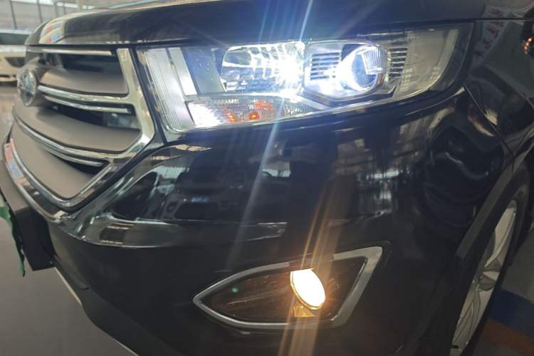 Used Ford Edge 2016 EcoBoost 245 Two-Wheel-Drive Platinum Edition 7-Seater Left Front Headlight