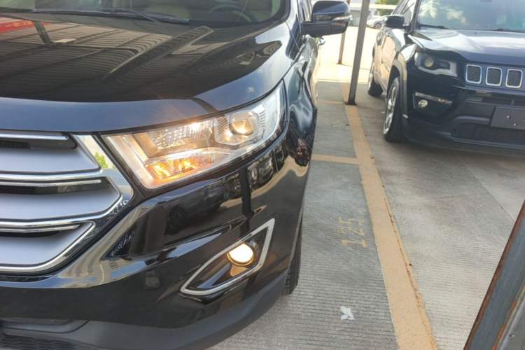 Used Ford Edge 2016 EcoBoost 245 Two-Wheel-Drive Titanium 5-Seater Left Front Headlight