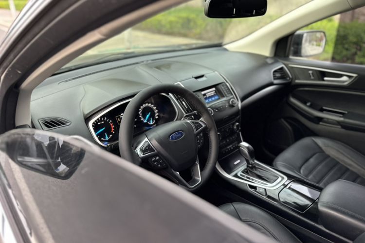 Used Ford Edge 2016 EcoBoost 245 Two-Wheel-Drive Platinum Edition 7-Seater Left Front Seat