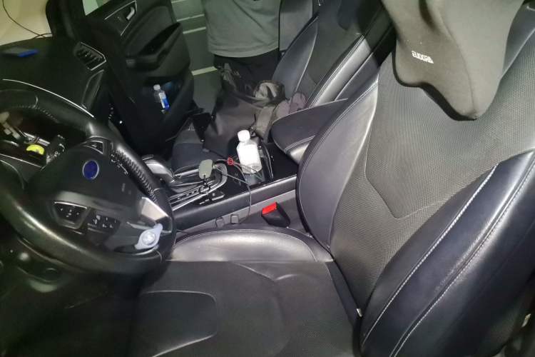 Used Ford Edge 2016 EcoBoost 245 Four-Wheel Drive Titanium 7-Seater Left Front Seat