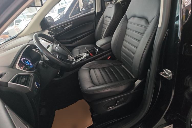 Used Ford Edge 2016 EcoBoost 245 Two-Wheel-Drive Platinum Edition 7-Seater Left Front Seat