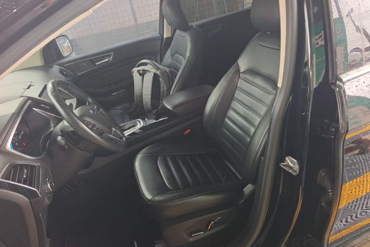 Used Ford Edge 2016 EcoBoost 245 Two-Wheel-Drive Titanium 7-Seater Left Front Seat