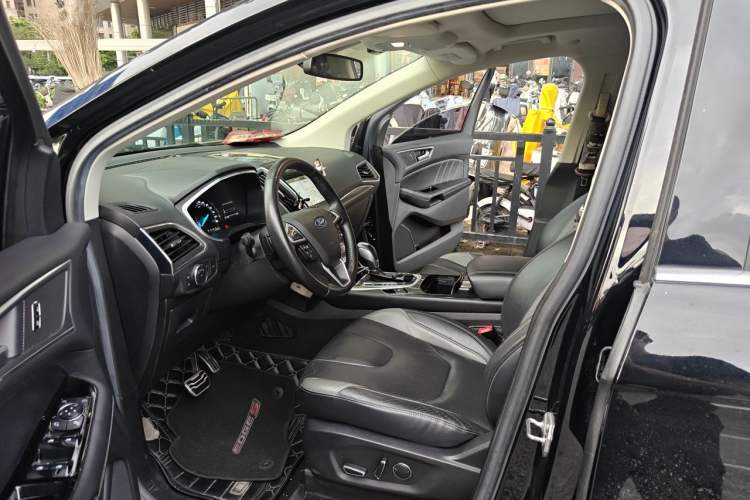 Used Ford Edge 2016 EcoBoost 330 V6 Four-Wheel Drive Sporty 7-Seater Left Front Seat
