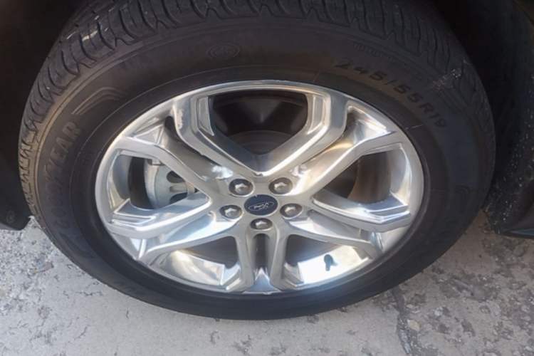 Used Ford Edge 2016 EcoBoost 245 Two-Wheel-Drive Titanium 7-Seater Left Front Wheel Hub