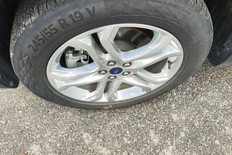 Used Ford Edge 2016 EcoBoost 245 Two-Wheel-Drive Titanium 7-Seater Left Front Wheel Hub