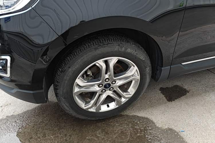 Used Ford Edge 2016 EcoBoost 245 Four-Wheel Drive Titanium Edition 7-Seater Left Front Wheel Hub