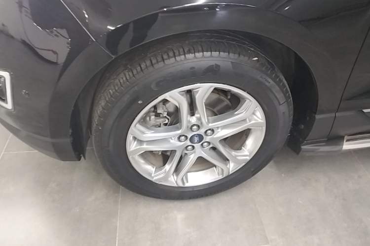 Used Ford Edge 2016 EcoBoost 245 Four-Wheel Drive Titanium Edition 7-Seater Left Front Wheel Hub