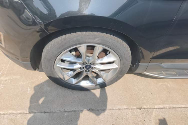 Used Ford Edge 2016 EcoBoost 245 Four-Wheel Drive Titanium 7-Seater Left Front Wheel Hub