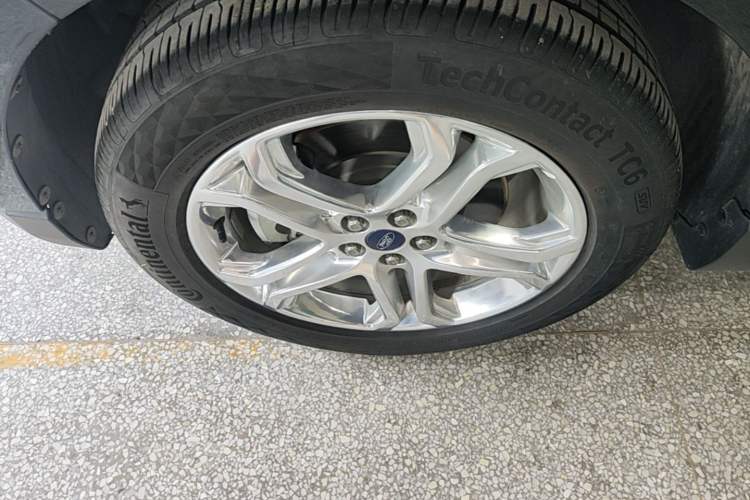 Used Ford Edge 2016 EcoBoost 245 Two-Wheel-Drive Titanium 7-Seater Left Front Wheel Hub