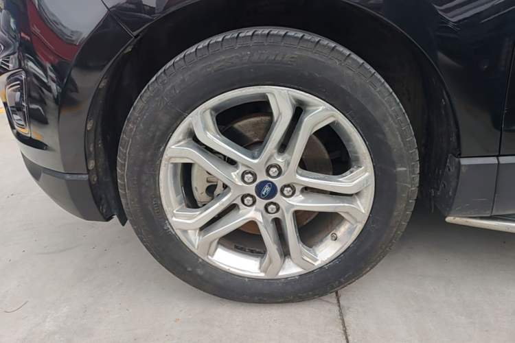 Used Ford Edge 2016 EcoBoost 245 Two-Wheel-Drive Titanium 7-Seater Left Front Wheel Hub