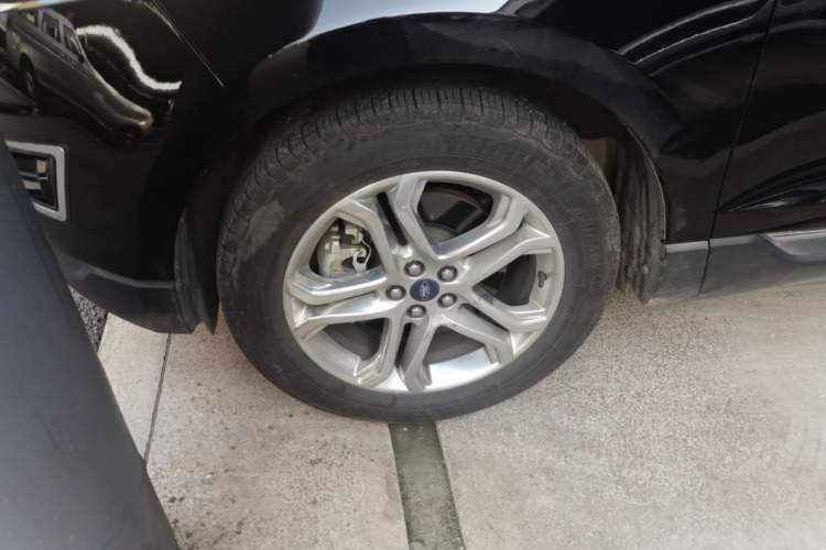 Used Ford Edge 2016 EcoBoost 245 Four-Wheel Drive Titanium Edition 7-Seater Left Front Wheel Hub