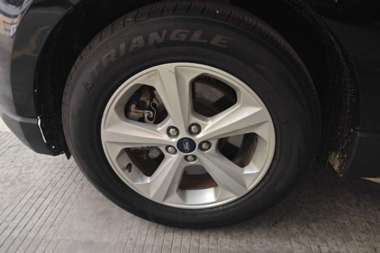 Used Ford Edge 2016 EcoBoost 245 Two-Wheel-Drive Titanium 5-Seater Left Front Wheel Hub