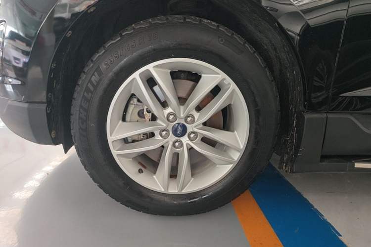 Used Ford Edge 2016 EcoBoost 245 Two-Wheel-Drive Platinum Edition 7-Seater Left Front Wheel Hub