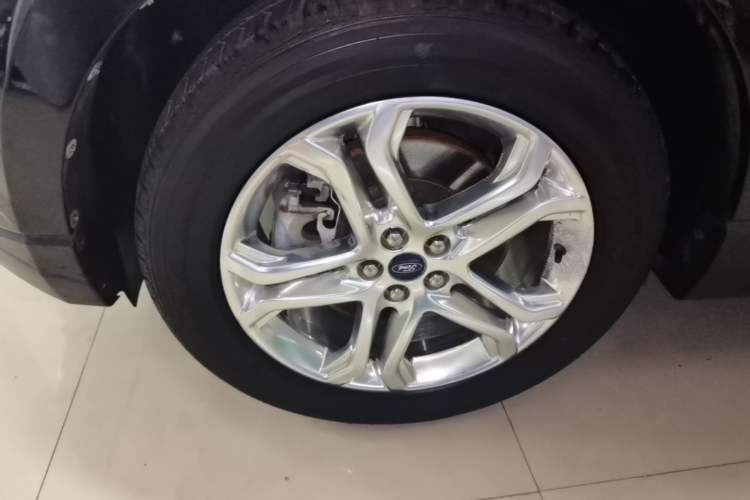 Used Ford Edge 2016 EcoBoost 245 Two-Wheel-Drive Titanium 7-Seater Left Front Wheel Hub