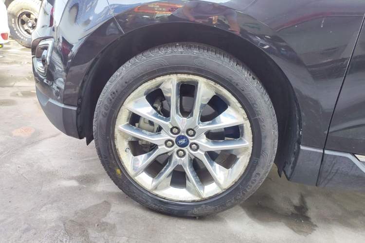 Used Ford Edge 2016 EcoBoost 245 Four-Wheel Drive Titanium 7-Seater Left Front Wheel Hub