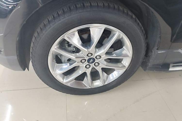 Used Ford Edge 2016 EcoBoost 245 Four-Wheel Drive Titanium 7-Seater Left Front Wheel Hub