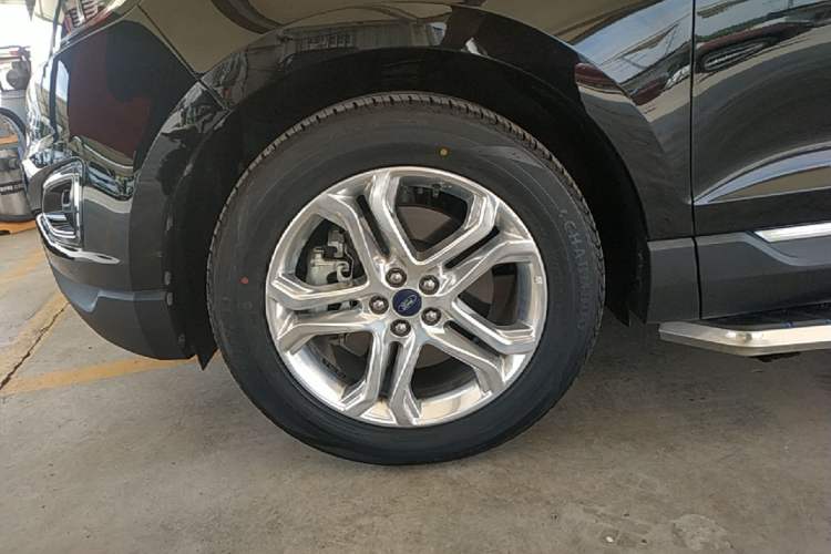 Used Ford Edge 2016 EcoBoost 245 Two-Wheel-Drive Titanium 7-Seater Left Front Wheel Hub